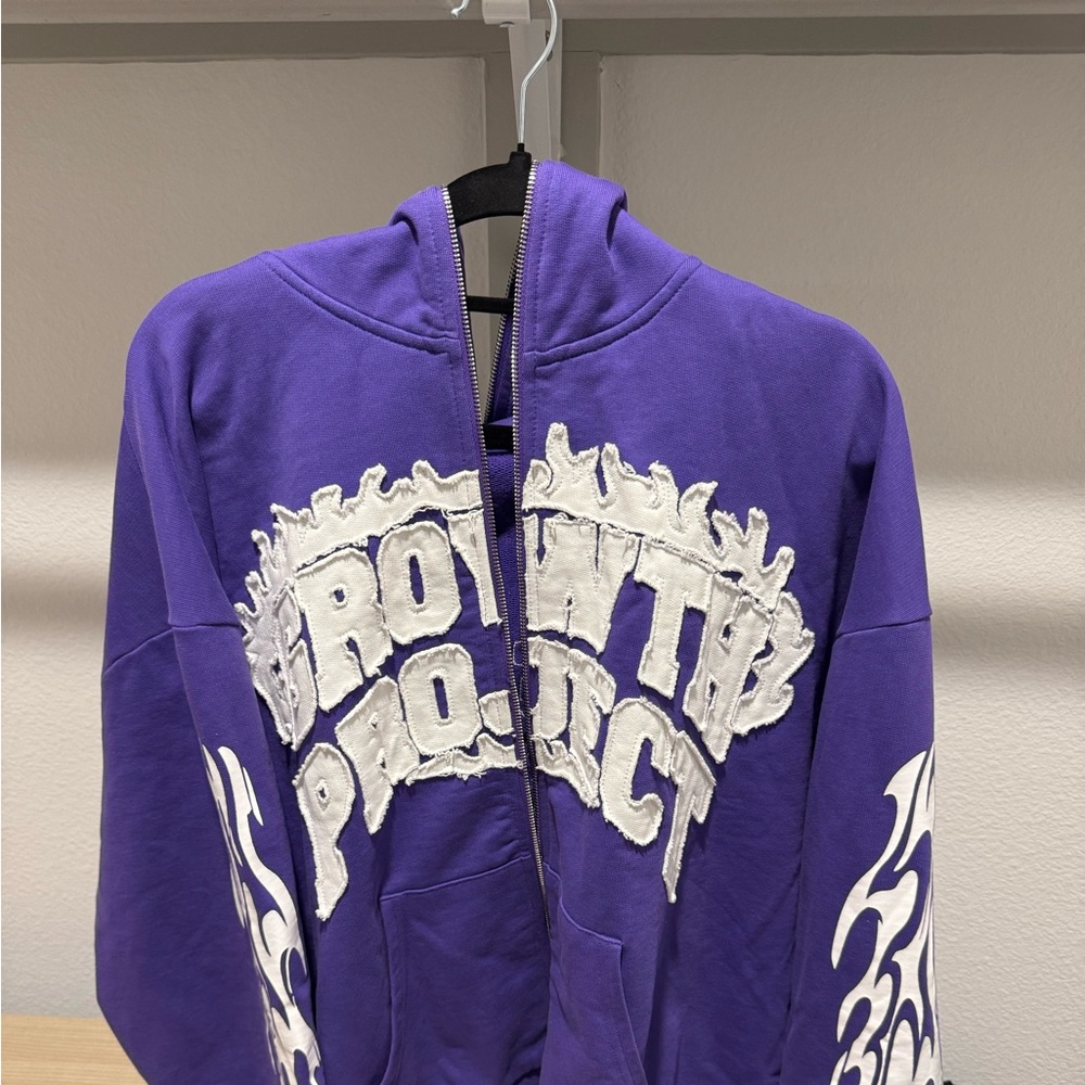 GROWTH project zip up hoodie

ZIPPER BROKEN